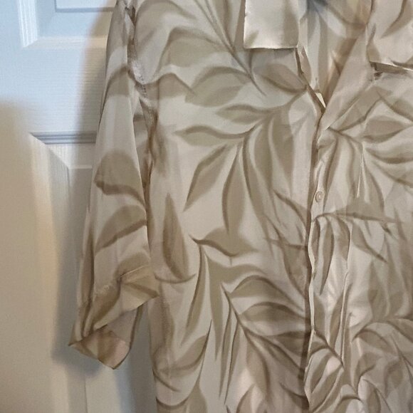 Mens Button Down Shirt Medium 100% Polyester Hawaiian Floral Print Transluscent - Picture 3 of 7